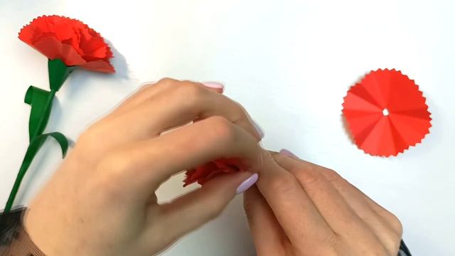 Как сделать ГВОЗДИКУ из бумаги! Поделка на 9 МАЯ! День Победы! смотреть онлайн