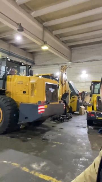 Рабочий процесс на площадке 🤝 #спецтехника #погрузчик #экскаватор #lonking #jcb #запчасти смотреть онлайн