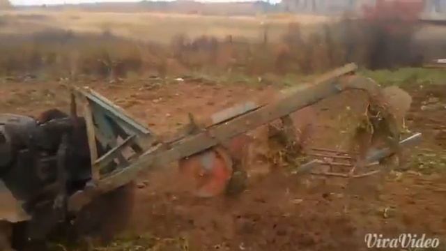 Самодельный трактор на пахоте смотреть онлайн