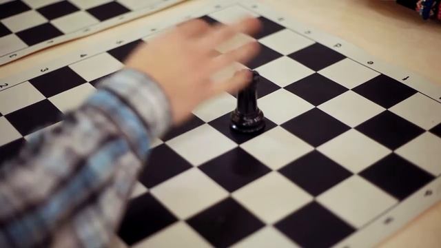 Майстер-клас гри в шахи. Правила - Єва Муругова (сюжет до програми ТЕМА: Все про шахи) смотреть онлайн