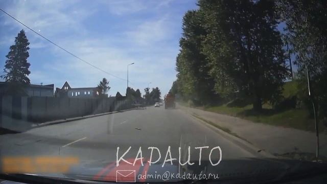 Сначала молоток, затем булыжник. Аккуратнее двигайтесь за большегрузами. Калининград. смотреть онлайн