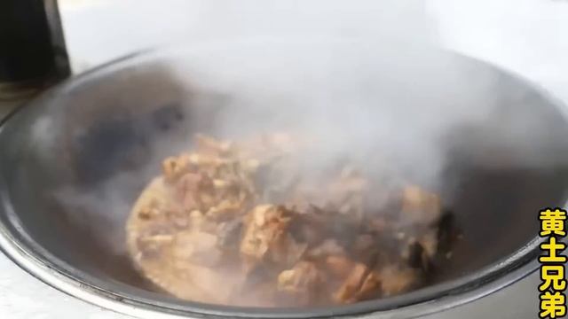 胖星星炸20斤猪排骨，做年茶饭之一的酥排，外酥里嫩啃得真带劲！【黄土兄弟】 смотреть онлайн