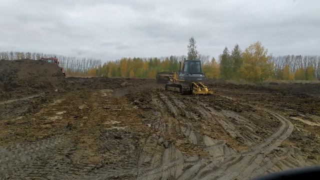 Бульдозер, КамАЗ, погрузчик Т156 и экскаватор в работе смотреть онлайн
