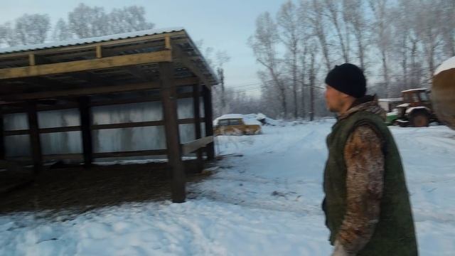 Зарплата 150 тюков сена и 10 тонн зерна// Жизнь в деревне смотреть онлайн