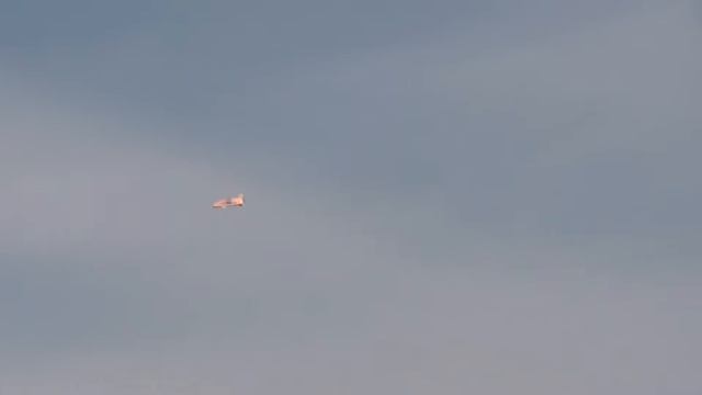 Полет гибридного дрона в поле, с падением. смотреть онлайн