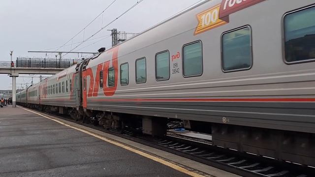 Отправление электровоза ЭП2К с поездом "Россия" со станции Омск-Пассажирский смотреть онлайн