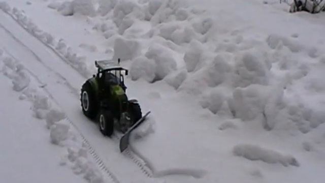 RC Claas Axion 850 mit Schneepflug смотреть онлайн