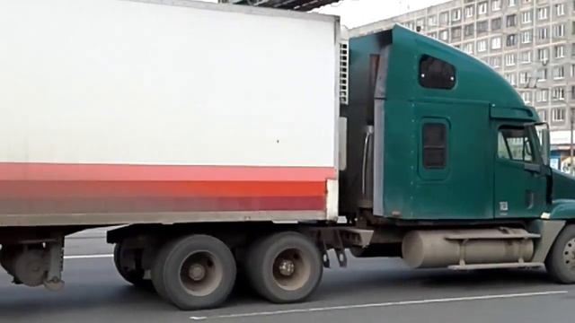 Грузовик поехал длинный! смотреть онлайн