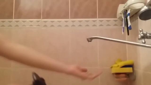 ЗА 60 СЕКУНД забиваю гвоздь в воду 10 часов смотреть онлайн