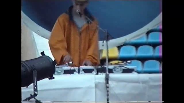 DJ Tonik (Легальный Бизне$$) • Live @ 30.06.2000 • Ростов-На-Дону смотреть онлайн
