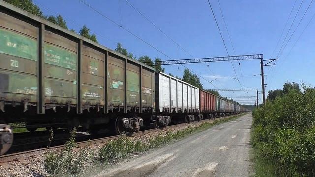 2ЭС10-148 "Гранит" с грузовым поездом следует через бывшую станцию Макарцево смотреть онлайн