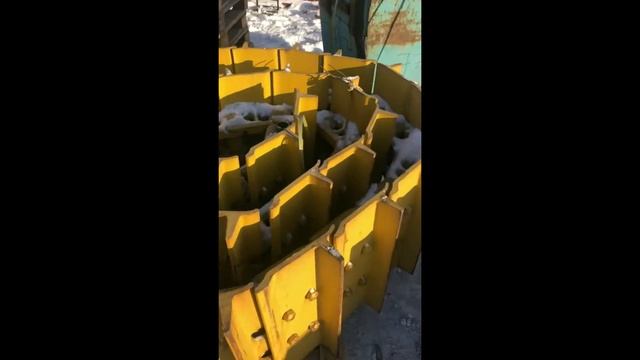 Отгрузка клиенту запчастей ходовой части (гусеницы, ленивцы, катки, сегменты) на бульдозер SHANTUI смотреть онлайн