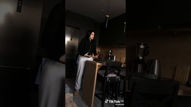 месячные смотреть онлайн