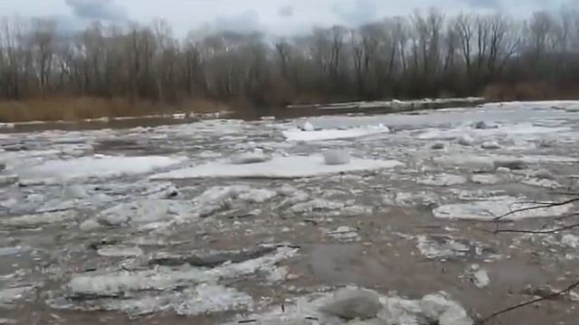 Ледоход на реке Урал смотреть онлайн