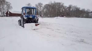 Расчистка территории от снега на МТЗ-80