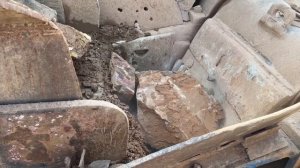 Строительство, дробление щебёнки