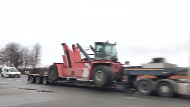 Перевозка портового погрузчика с Европы с конвоированием