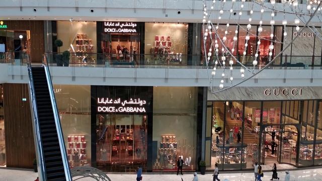 DOLCE & GABBANA DUBAI MALL IN 4K смотреть онлайн