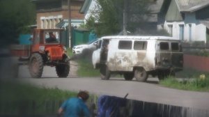 Т-16 вытащил из водосточной канавы буханку