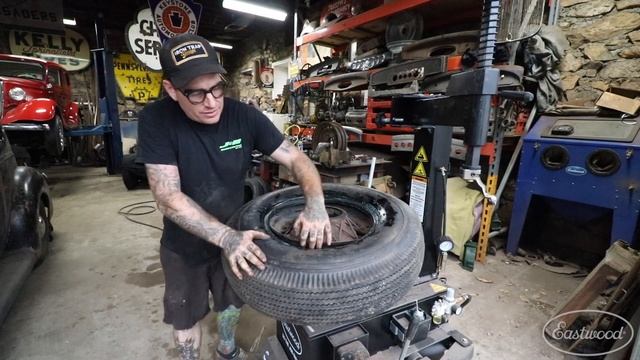 How to Install a Bias Ply Tubed Tire Using the Eastwood Swing Arm Tire Changer смотреть онлайн