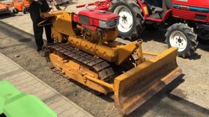 Kubota KD-1D mini bulldózer indítás. Start of a Kubota KD-1D mini bulldozer