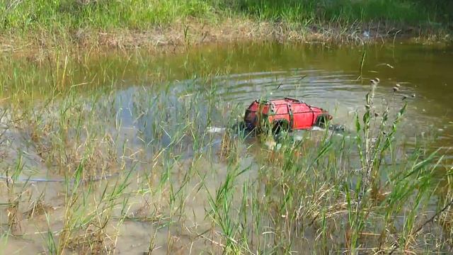 Traxxas Summit в болоте смотреть онлайн
