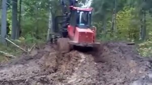 машины монстры/Трактор и грузовики прямиком по бездорожью/ трактор творит чудеса