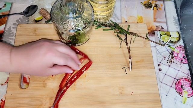 ПРИГОТОВЬТЕ АРОМАТНОЕ МАСЛО С РОЗМАРИНОМ ДЛЯ САЛАТОВ И ЖАРКИ.🌿🌶🧄🏺