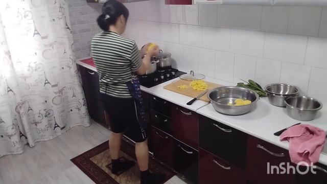 😀Жарю картошку 🙂 щавель _суп 🙂Сходила в магазин