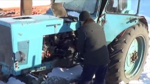 Долгий зимний пуск трактора МТЗ-80 с пускача.