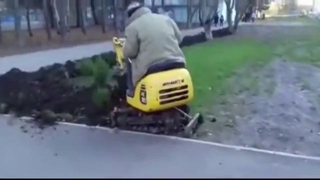 Игрушечный экскаватор и 35летний ребенок 🤣🤣🤣 смотреть онлайн