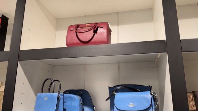 Come Shop w/me @ The Coach Outlet in Branson, MO - Clearance is at 70% off - WOW!!! смотреть онлайн