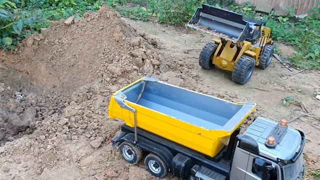 huina 583 rc wheel loader & dump truck at work смотреть онлайн