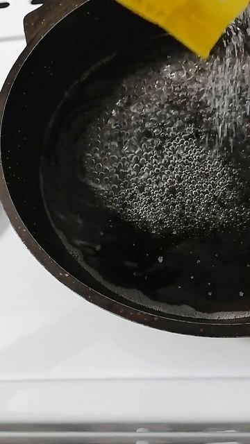 чистим антипригарную сковороду от нагара смотреть онлайн