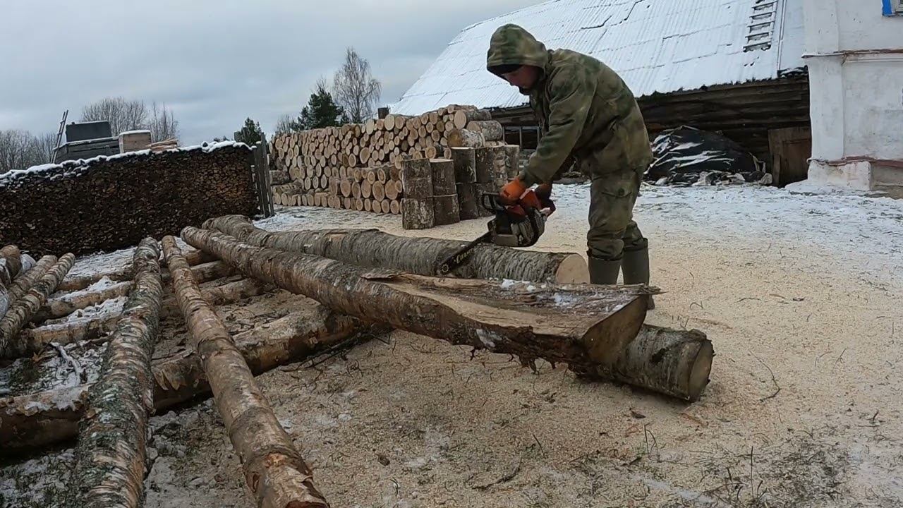 Заготовка дров в деревне.Раскряжевали лесовоз дров.Жизнь в деревне. смотреть онлайн