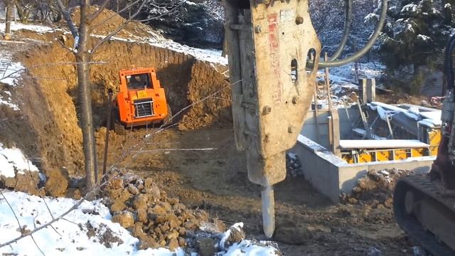 Locust 903 speed and Takeuchi TB 235 смотреть онлайн