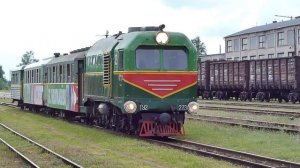 Тепловоз ТУ-2,с пассажирским поездом.