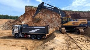 Погрузка карьерного песка на карьере "Заболотье" для доставки клиенту под строительство складов