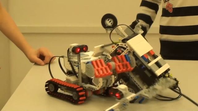 Lego EV3 Robot Sumo Truck Vs Tractor