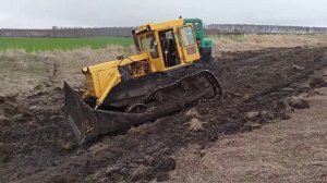 Техника СССР, т-130 и Т-150 к, трактора в грязи