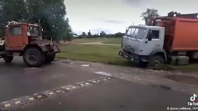 Пробуем вытаскивать мусоровоз) смотреть онлайн