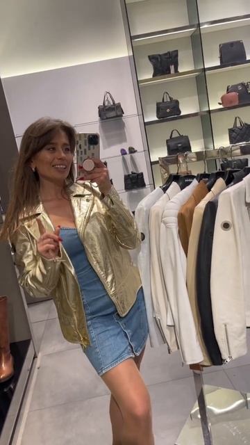 Кожаные куртки от бренда Baldinini со скидкой -30% 🔥 Ссылка в комментариях #buyinspain #shorts смотреть онлайн