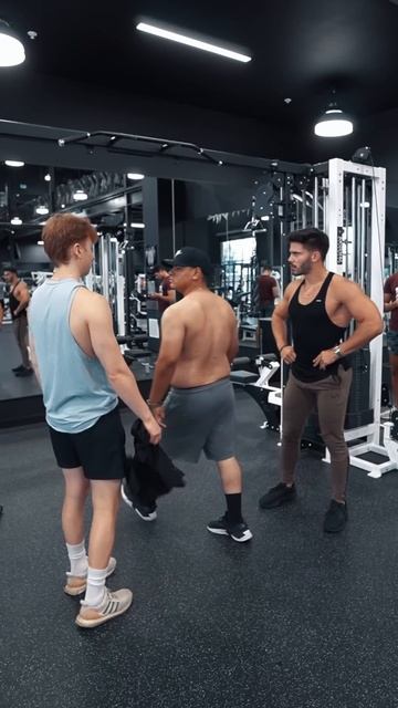 When a Crossfitter Goes To a Normal Gym смотреть онлайн