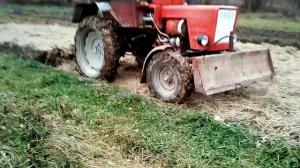 Пахота на тракторе Т-25А.YouTube Канал - "Работники Села"