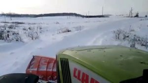ТРАКТОР CLASS AXION 930 чистит снег