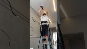 Подробное видео об установки светильников BH 53 в натяжной потолок