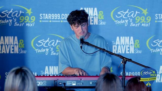 Star 99.9 Acoustic Session with Benson Boone: "Ghost Town" смотреть онлайн