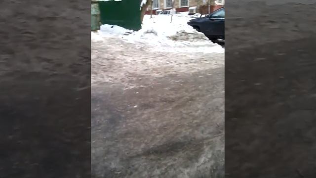 Травмопасный аттракцион гололёд каток на ул.Барклая гбу жилищник не убирает смотреть онлайн