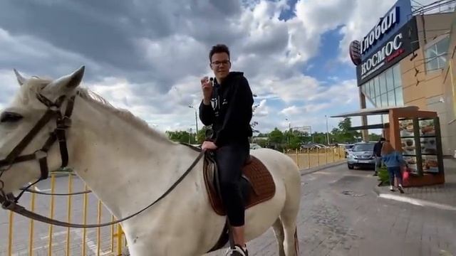 ПРАНК в МакАвто   ПРИЕХАЛ на КОНЕ ИХ РЕАКЦИЯ