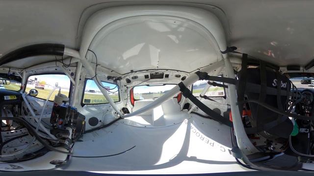Interactive 360 Video: Watch A Mini Cooper Race Car At The Indianapolis Motor Speedway смотреть онлайн